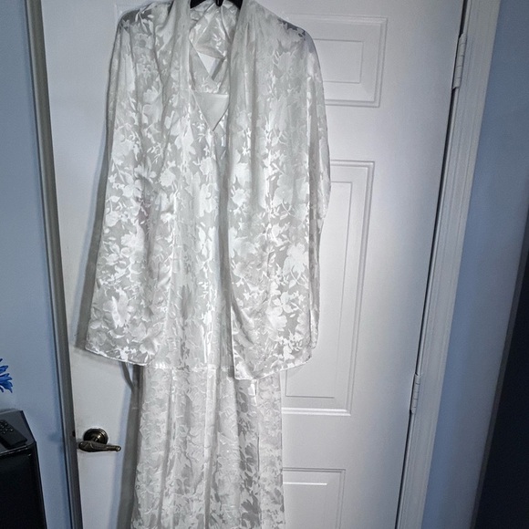 NWT Ladies size 4 -evening dress, party dress, wedding dress etc. Alex evening - Picture 2 of 11